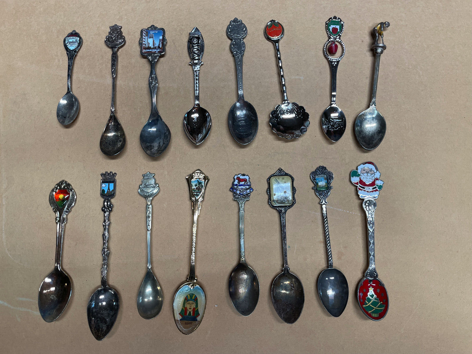 Lot of Collectible spoons from U.S. states and other countries