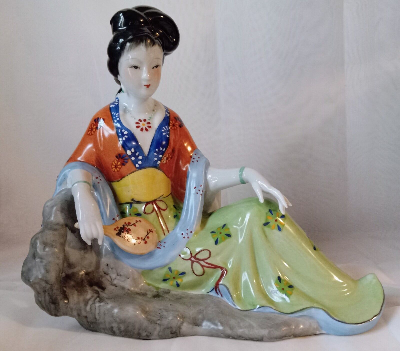 Beautiful Elegant Vintage Hand Painted 10” Porcelain Geisha Girl Statue