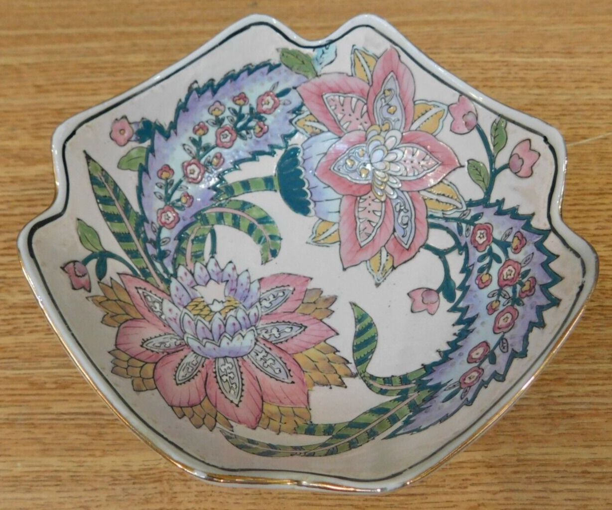 Vintage Macau Bainbridge Tays HB23801 Hand Painted Floral Design Bowl