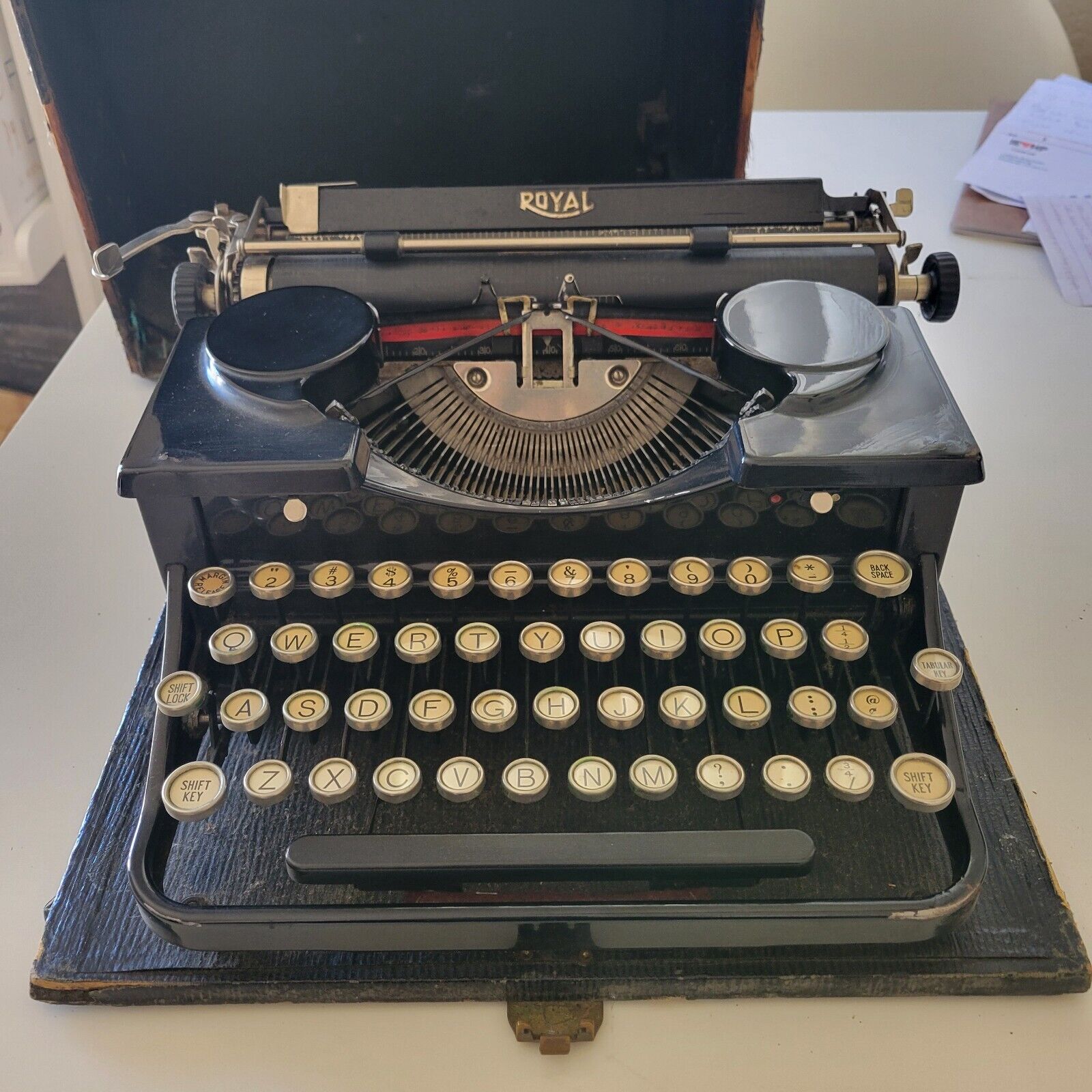 Vintage Royal Typewriter Serial Number P234049 / With Case 