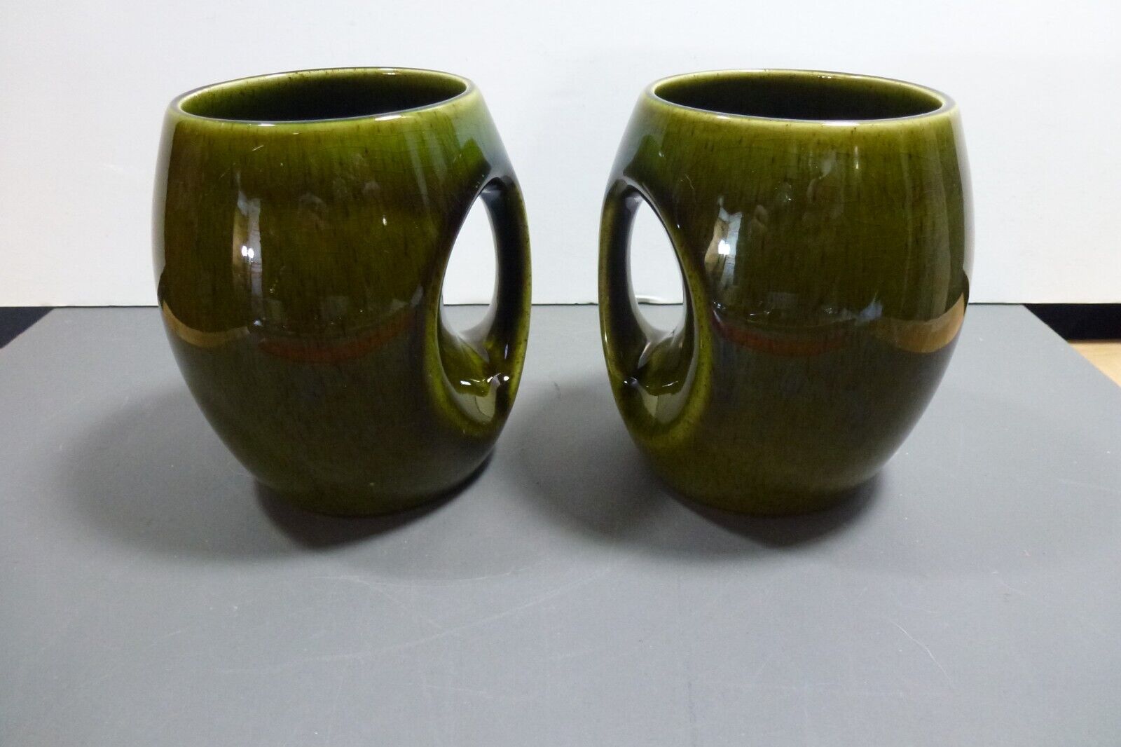 Set Of 2 Vintage MCM  60's Retro Green Owl Eye Hoffritz Mugs Coffee Cups