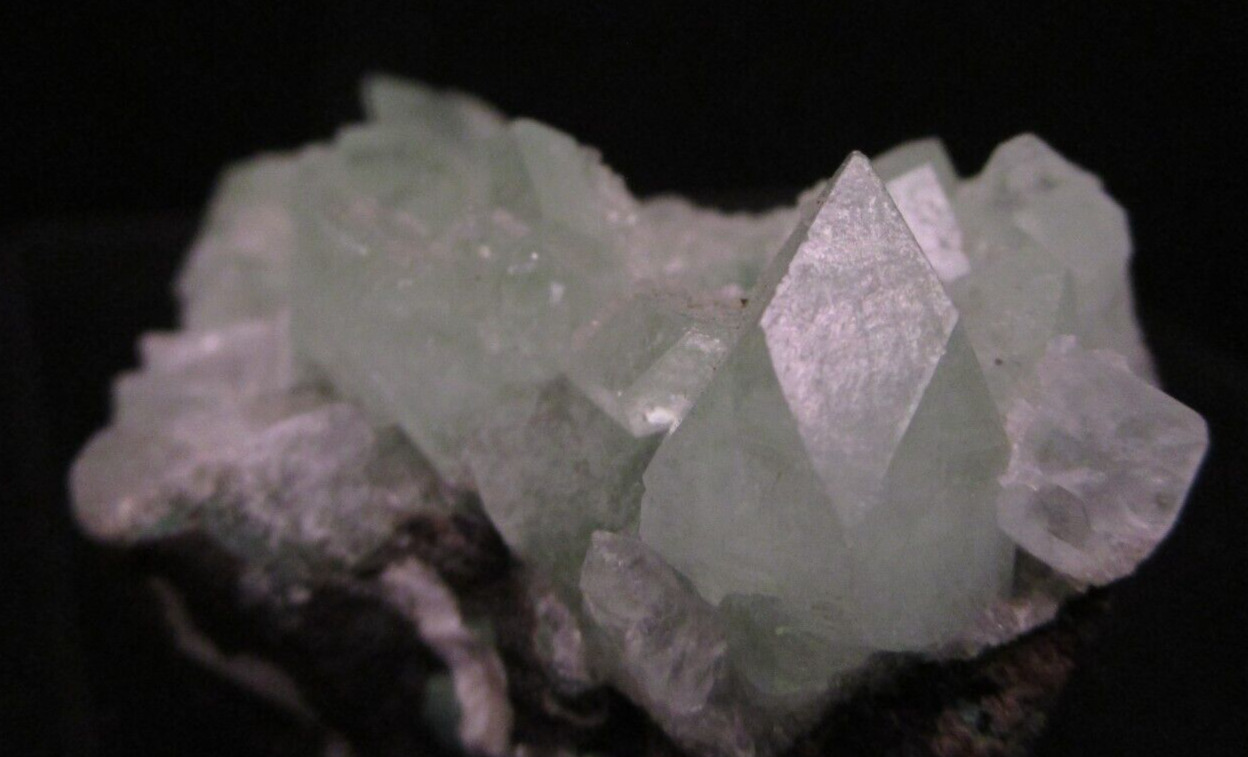 * Exceptional Array of Terminated Green Apophyllite Crystals