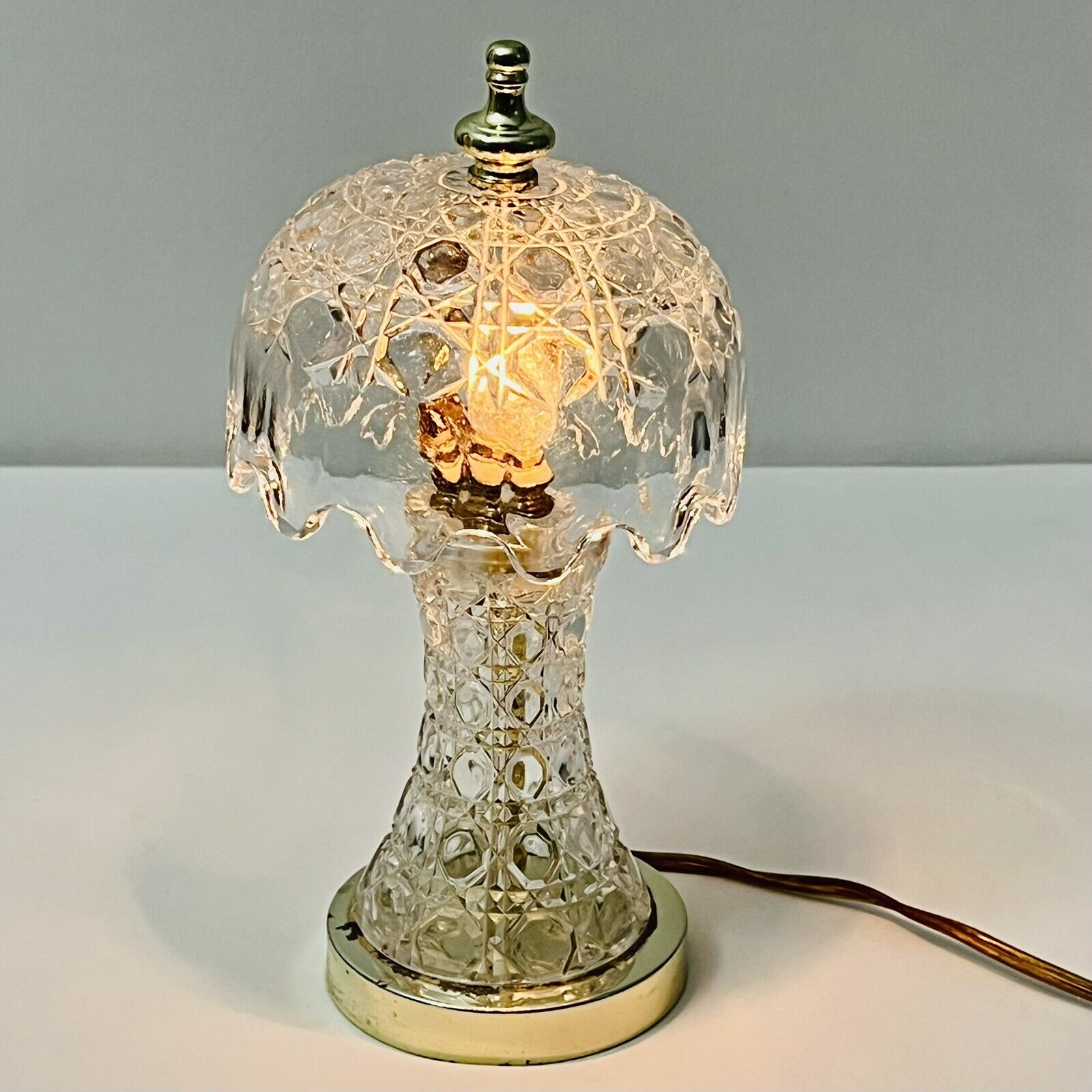 Vintage Gilbert Lamp Clear Cut Glass Crystal Boudoir Parlor Accent 9”