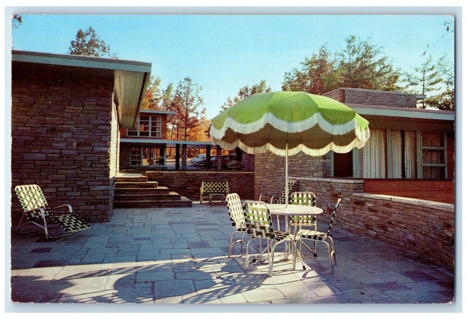 c1950\'s Bon Air Motel & Restaurant Outdoor Setting Gatlinburg Tennessee Postcard