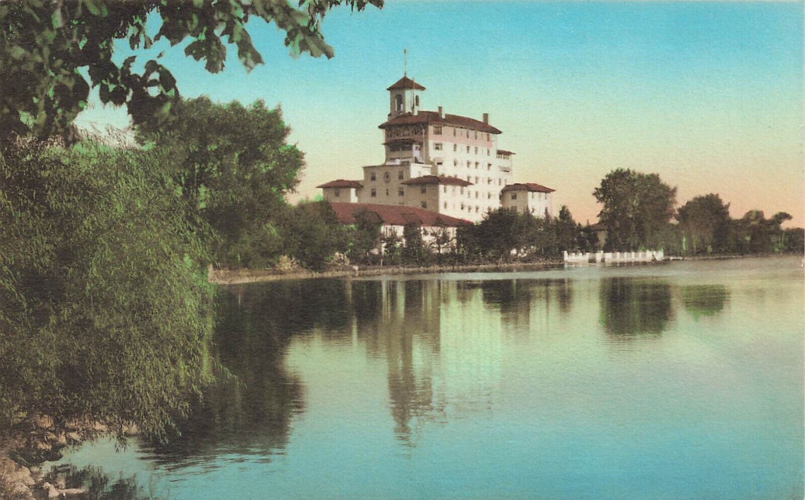 LP32 Colorado Springs Broadmoor Hotel Grounds  Lake Vintage Postcard