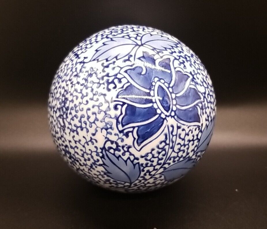 Vintage Chinoiserie Blue & White Ceramic Porcelain Carpet Ball 3
