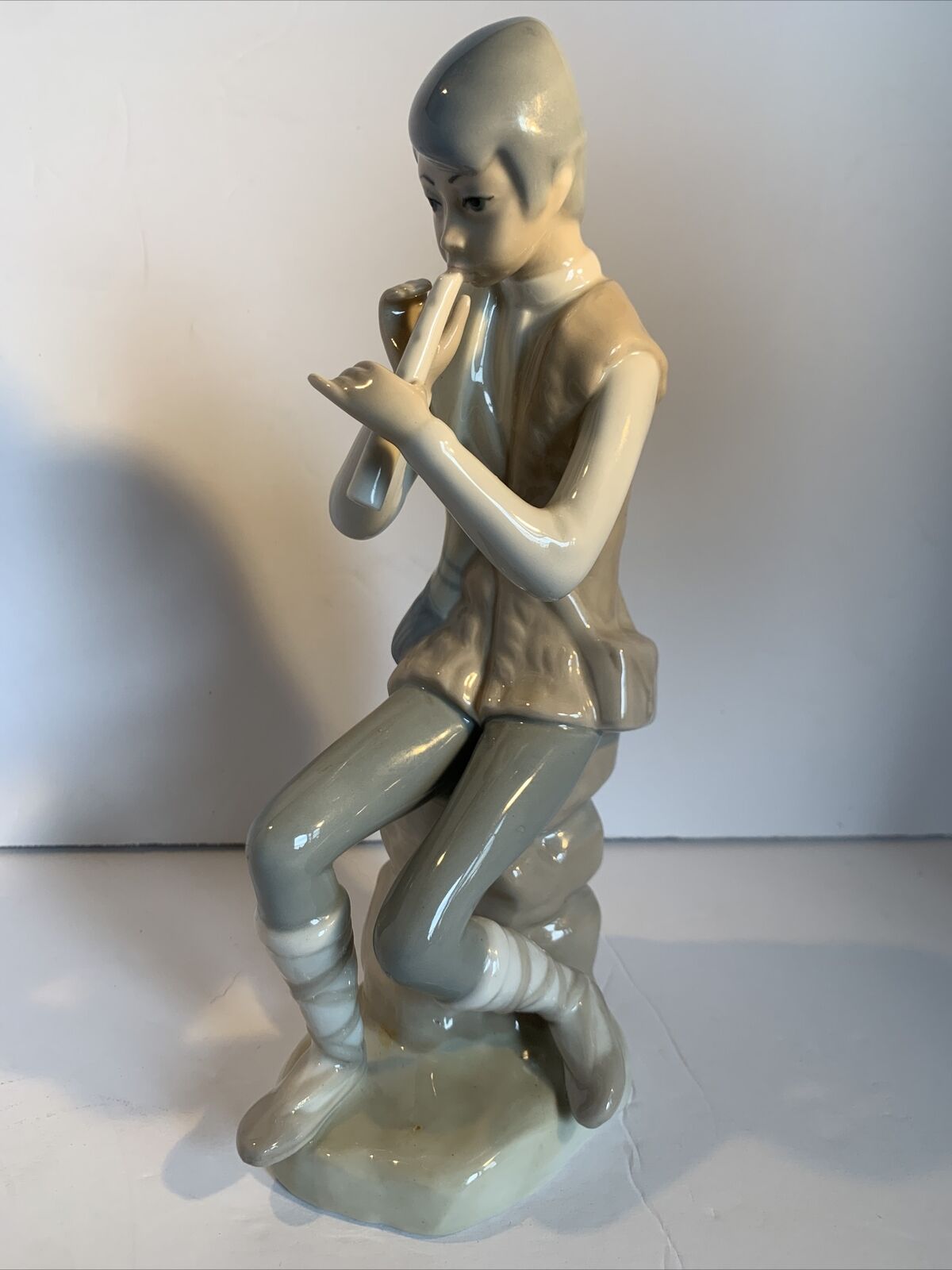 Vintage Porcelain Figurine~Boy With Flute~Cascades~Spain~Lladro Like Glaze Color