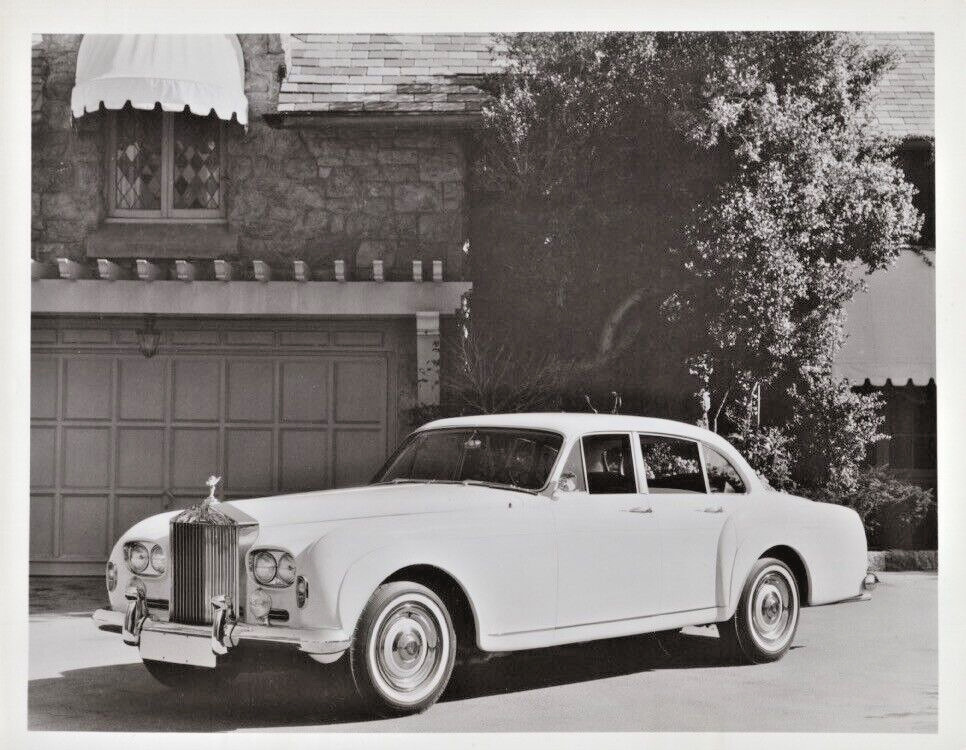 1964 Vintage Rolls-Royce Silver Cloud III 4 door Saloon.  Vintage 8x10 B&W Print