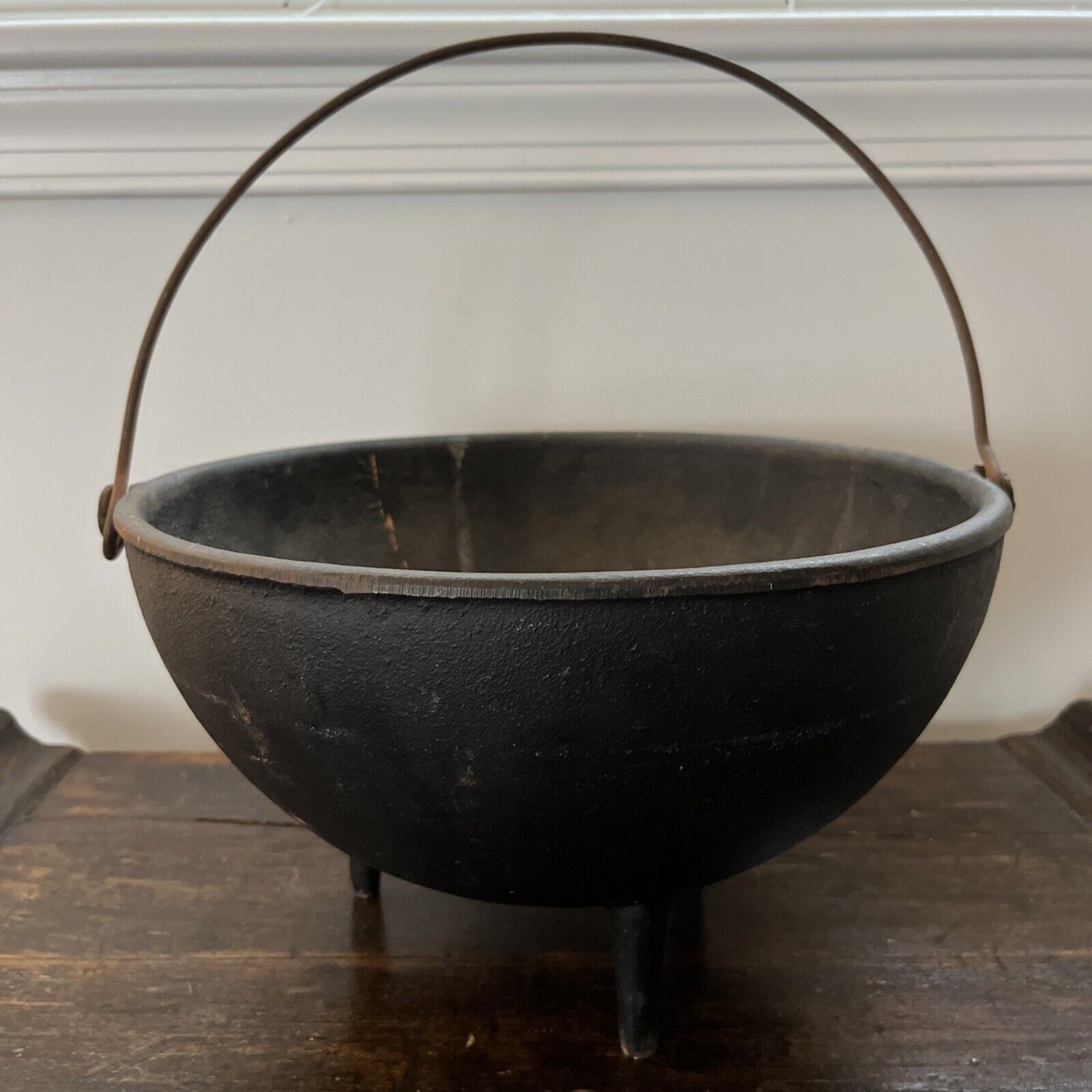 Large Vintage Cast Iron Cauldron Pot LB 90 No 9 Iron Art Estate Find