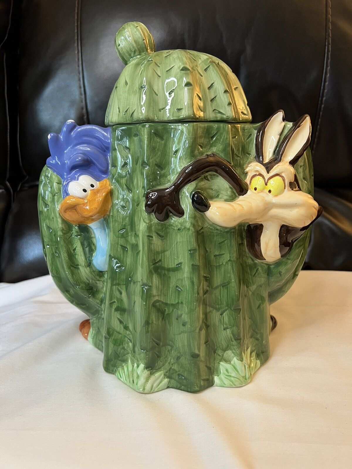 Looney Tunes Warner Bros. 1993 Roadrunner & Wylie E Coyote Cookie Jar