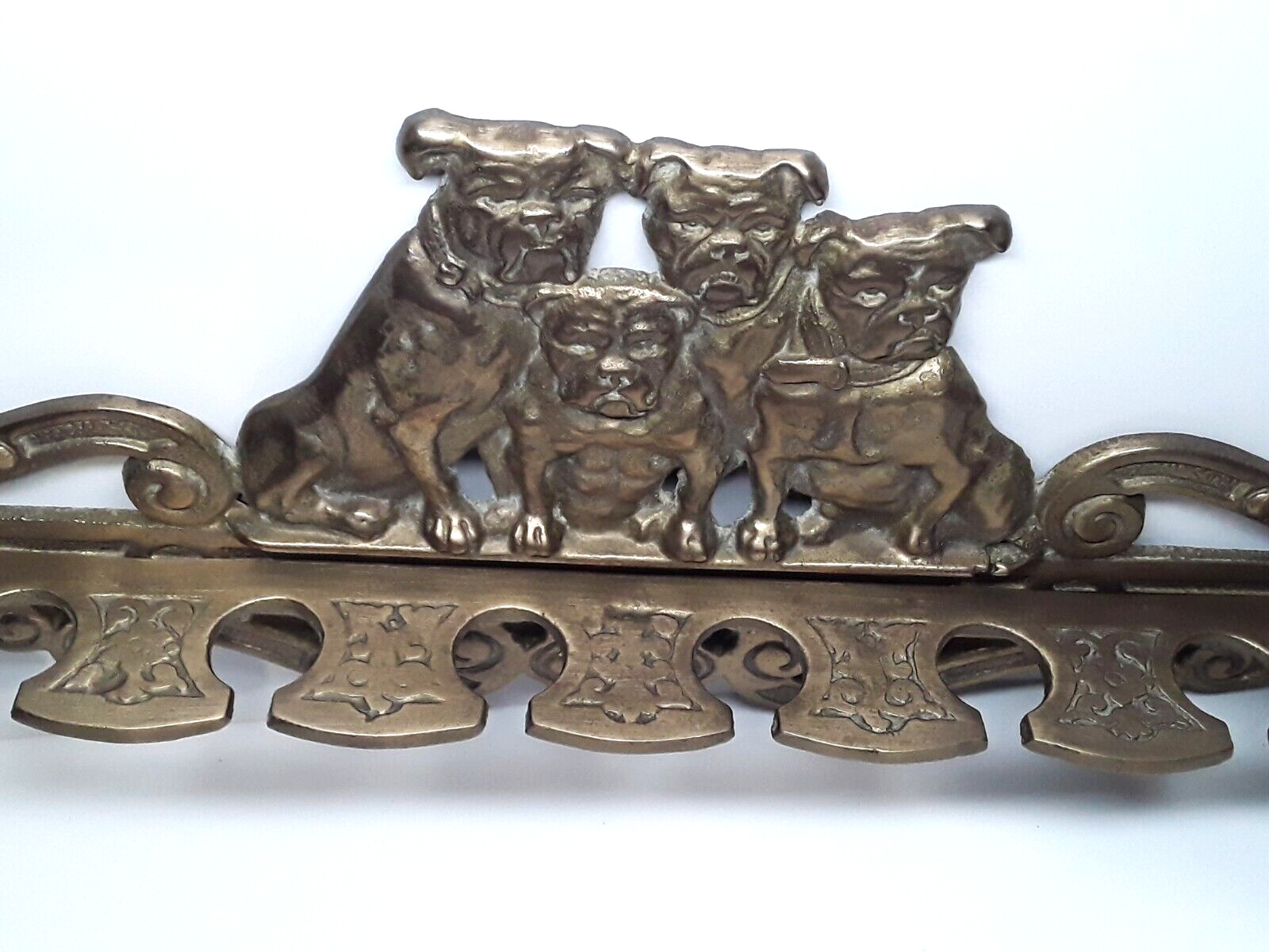 Vintage Bulldogs Cast Brass Wall Mount For Tobacco Smoking Pipes Holds 6 / RARE