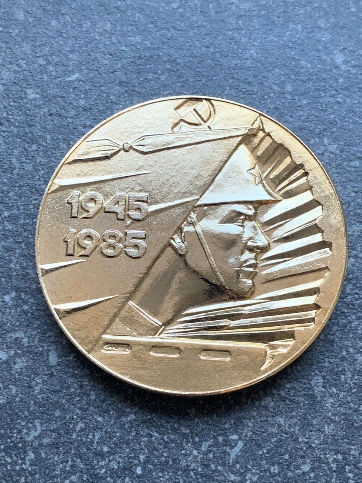 1985 WW2 Victory 40th Anniversary Commemorative Collectible Medal