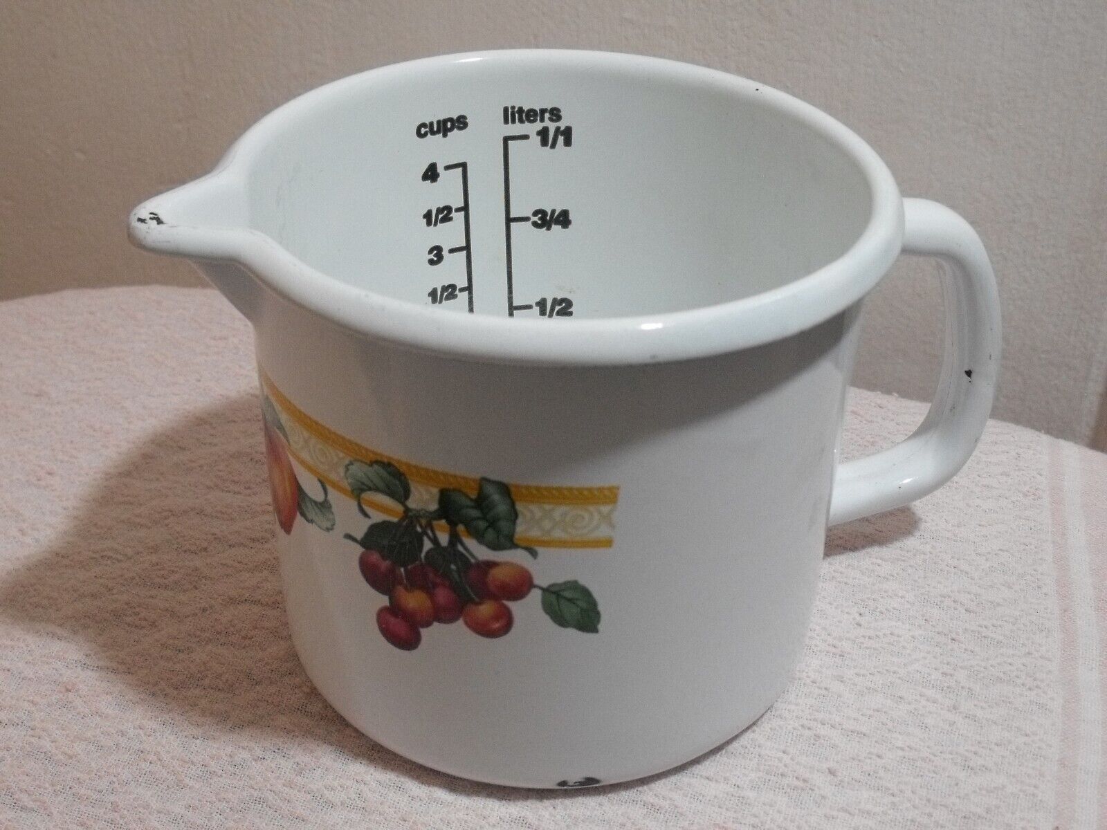 Vintage enameled measuring pot Enamel Jug Vase Pot Storage Kitchen Bathroom
