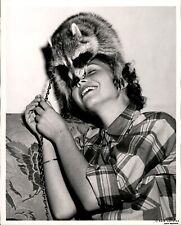 LAE4 Original Photo GIRL PLAYING WITH PET RACCOON ON HEAD EXOTIC ANIMAL PET picture