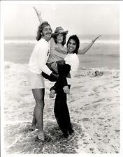 LAE2 Original Photo ACTRESS ANN-MARGRET @ THE BEACH WITH HANDSOME MEN picture