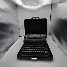 ROYAL ARROW 1940's PORTABLE TYPEWRITER IN VERY GOOD CONDITION WITH CASE. VINTAGE picture