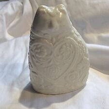 White Ceramic Cat Figurine Hearts And Flowers Filigree Design 3.5” picture