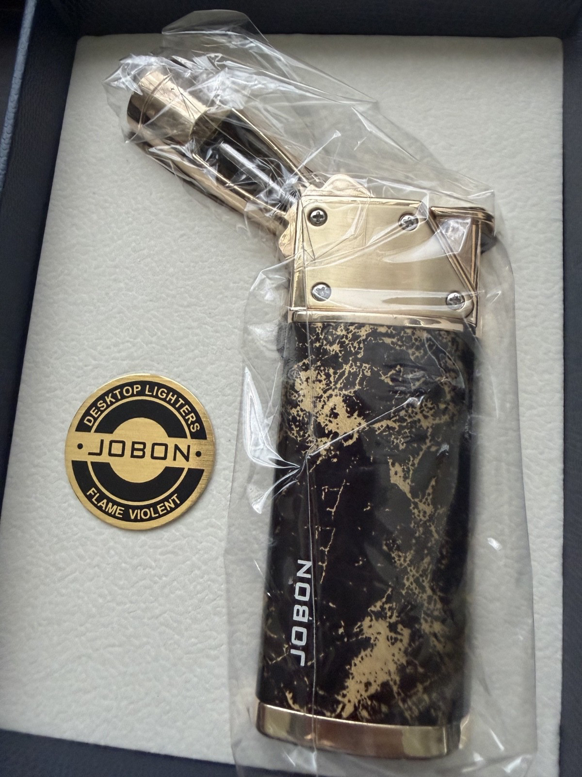 Jobon refillable black and gold lighter Jobon refillable black and gold lighter