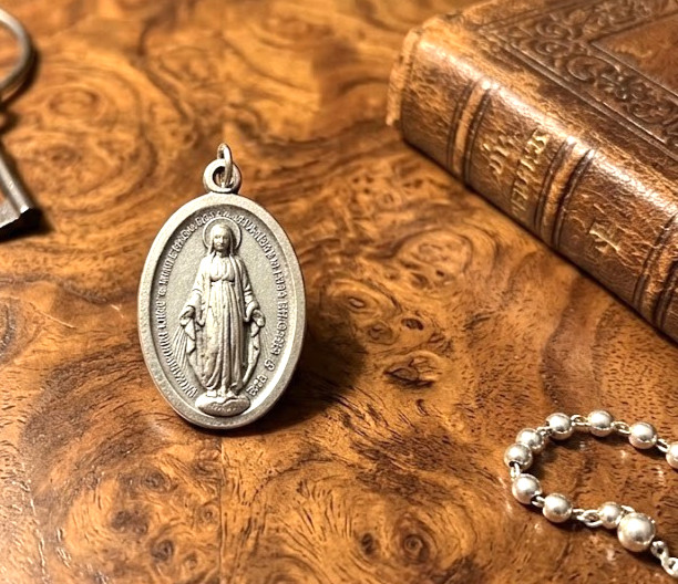Vintage Miraculous Medal Pendant Mary Immaculate Silver Plated 1