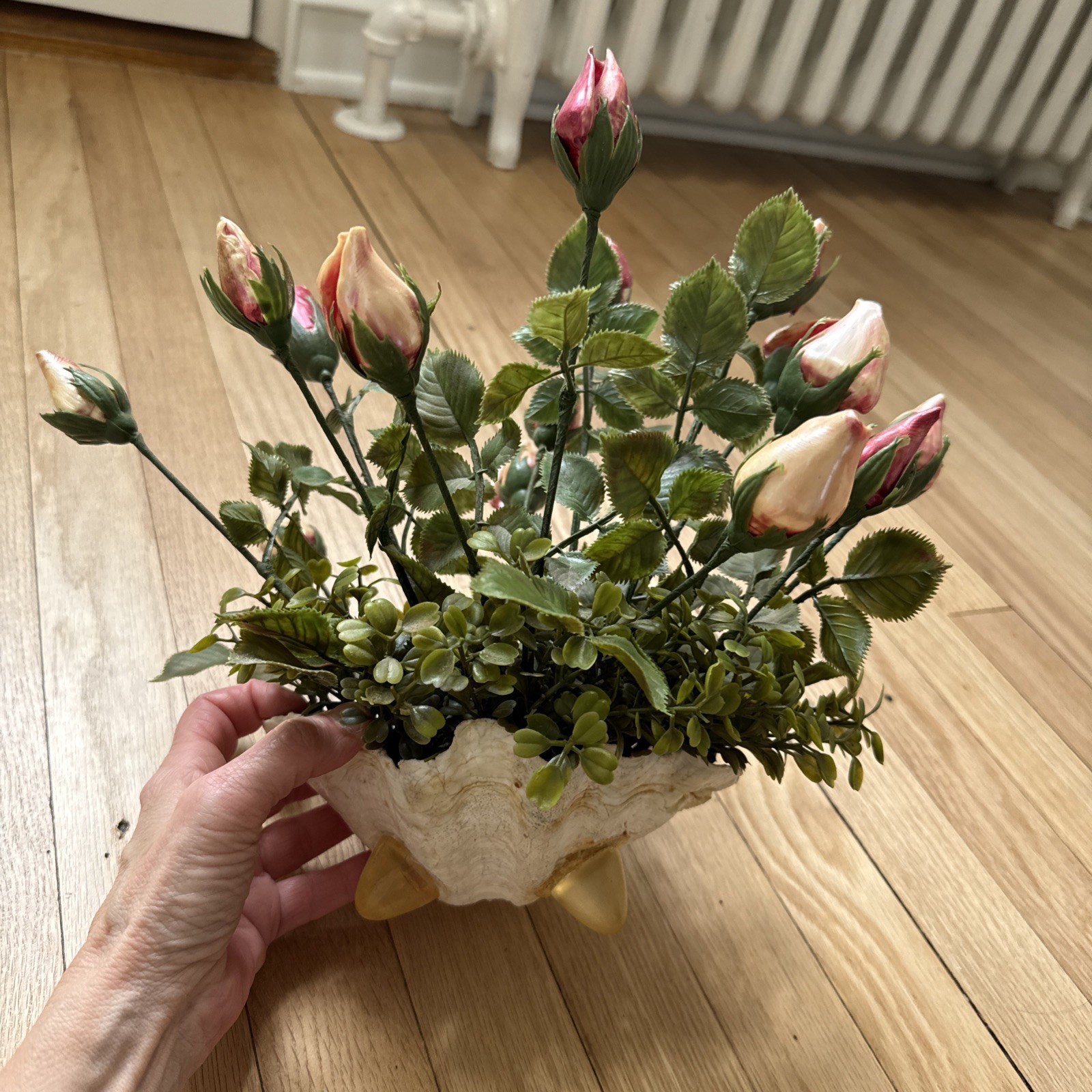 Sea Shell Roses Floral Arrangement ~ Vintage Handmade Art Shell Vase MCM Sea Shell Roses Floral Arrangement ~ Vintage Handmade Art Shell Vase MCM