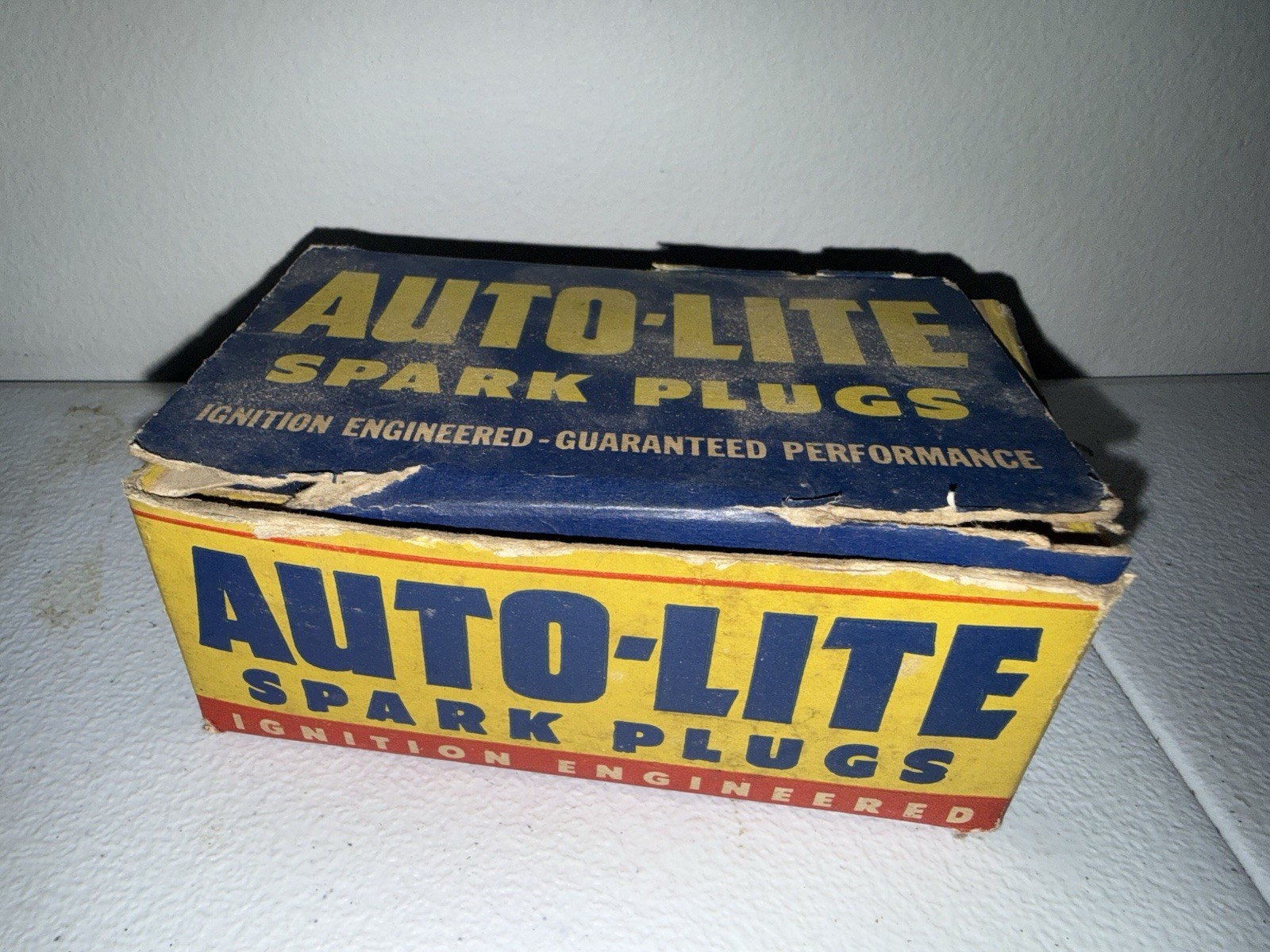 VTG NOS Box Of 10 Autolite Spark Plugs A-9 Display