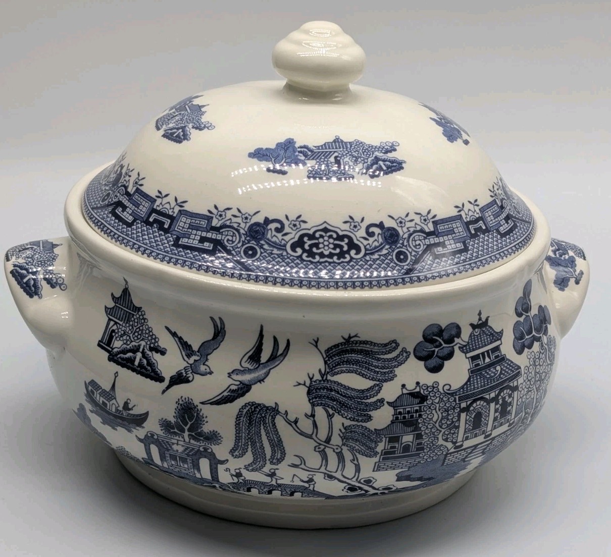 Churchill Willow Blue England Round Covered Vegetable Bowl/Tureen New Old Stock