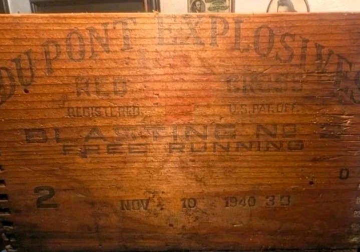 Vintage 1940 DuPont Red Cross Free Powder Crate 50 lb Industrial Explosives Box