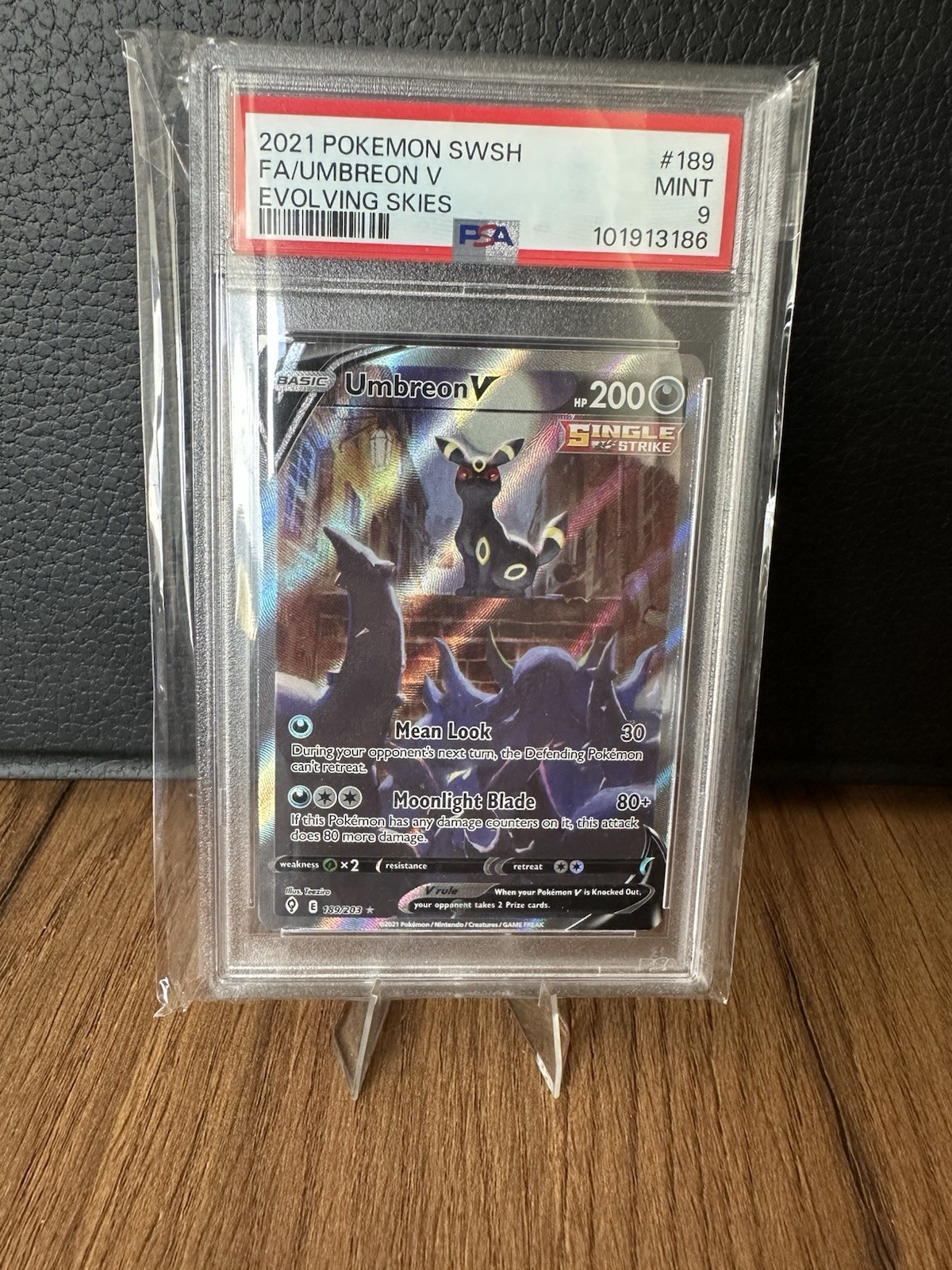 Pokemon 2021 Umbreon V #189 Evolving Skies Full Art PSA 9 English