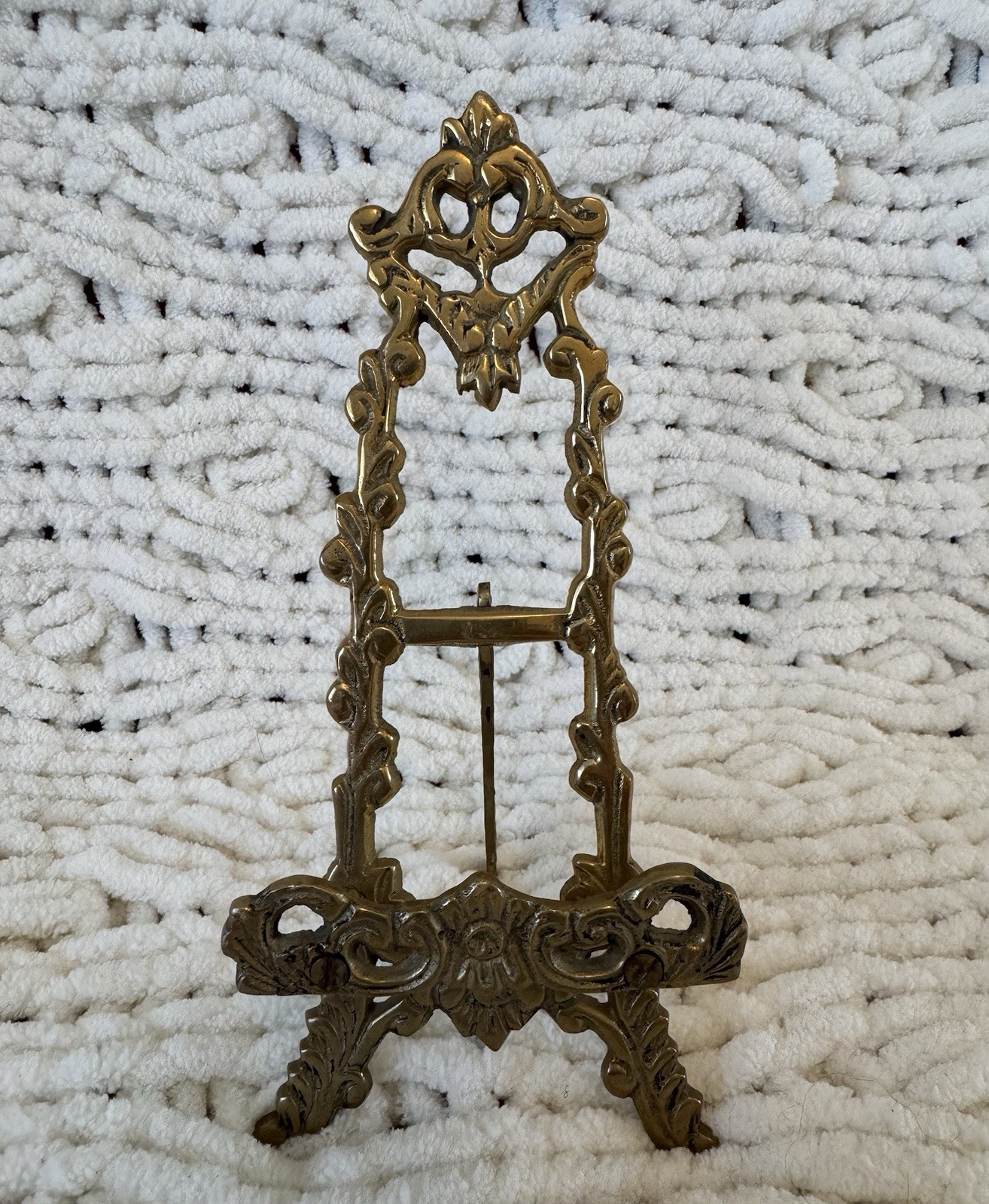 Vtg Victorian Style Ornate Brass Easel Stand 7”X  3” Photo Stand