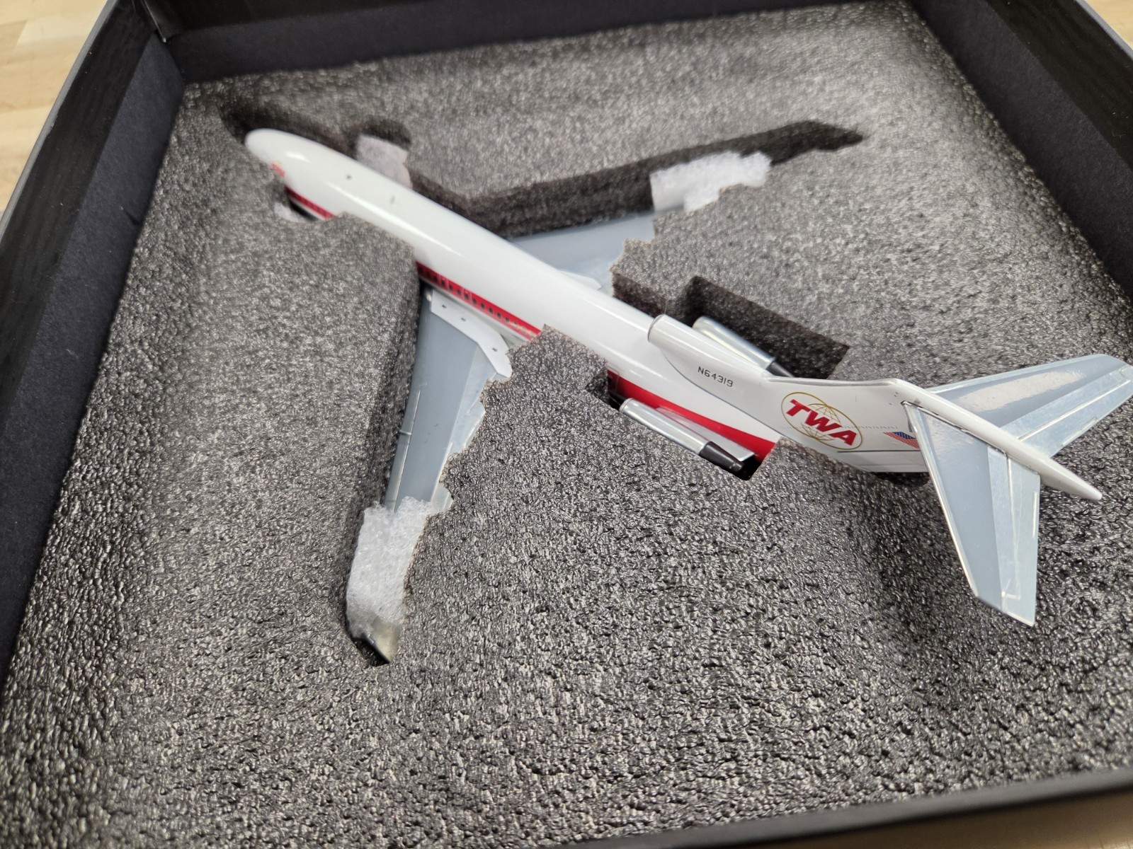 Gemini 200 Boeing 727-200 TWA Item No. G2TWA100. Great Condition. N64319
