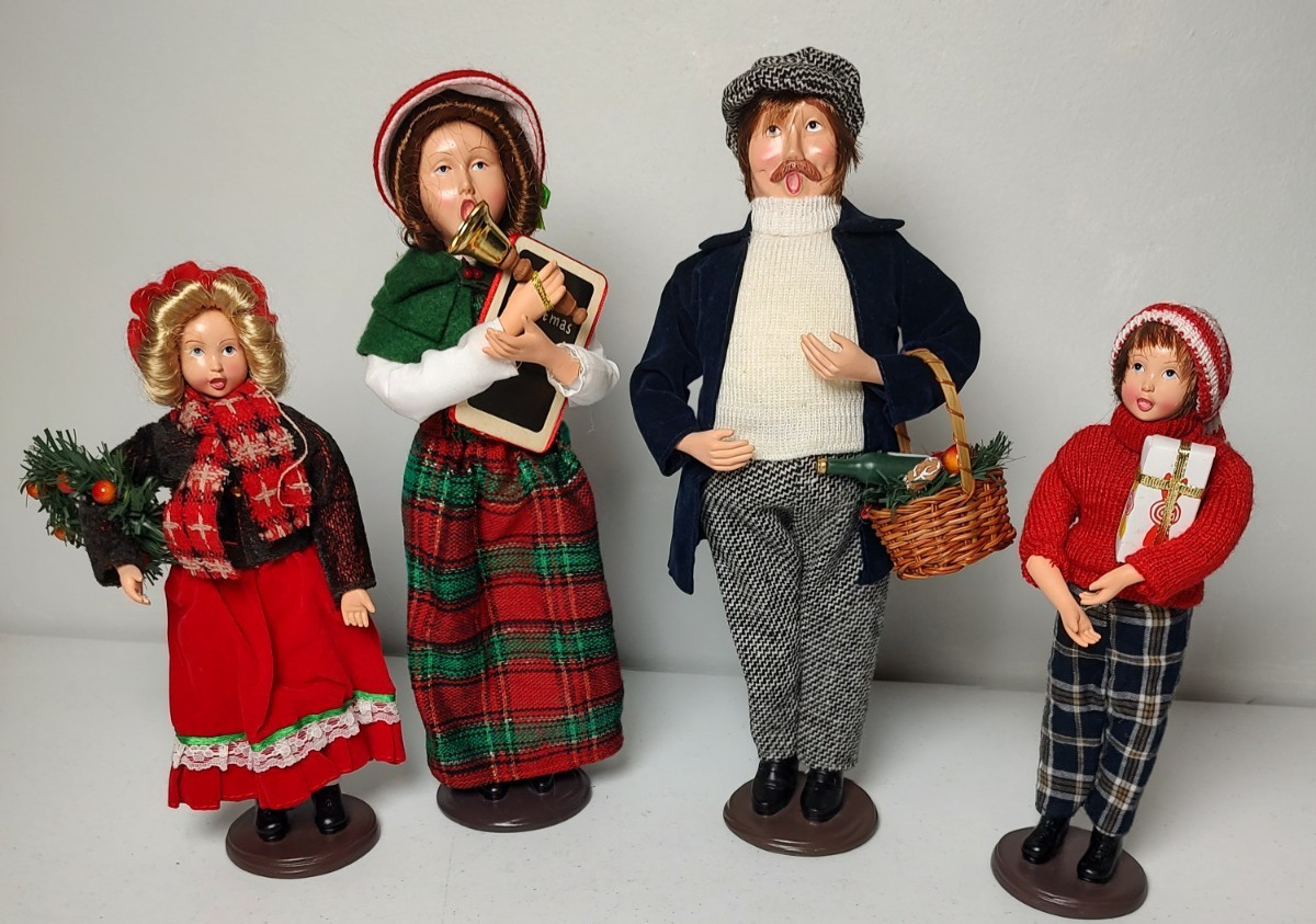 Set of 4 Vintage Christmas Carolers Decor 11\