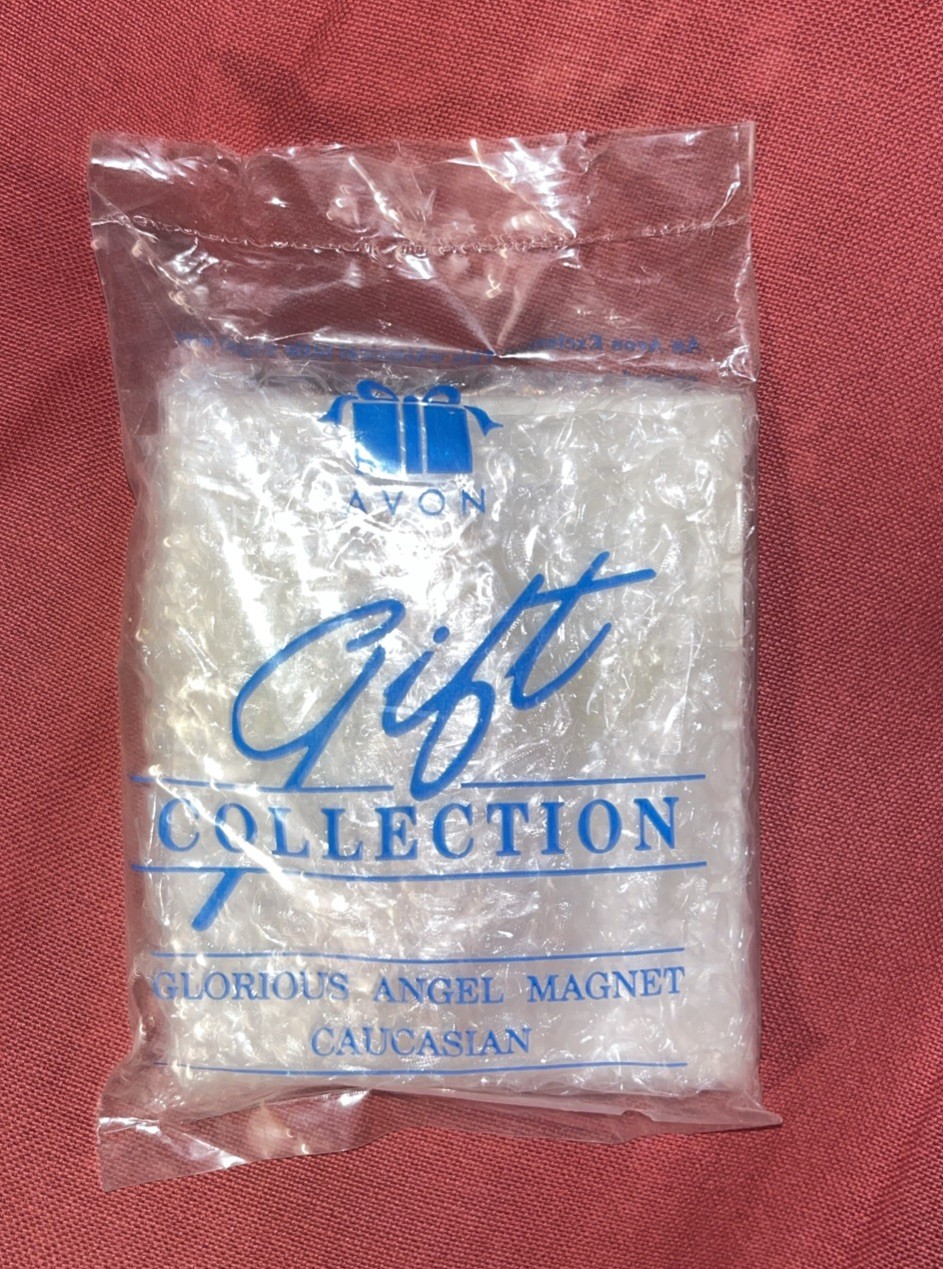 AVON - 1999 Gift Collection Glorious Angel Magnet - Caucasian  -  New & Sealed