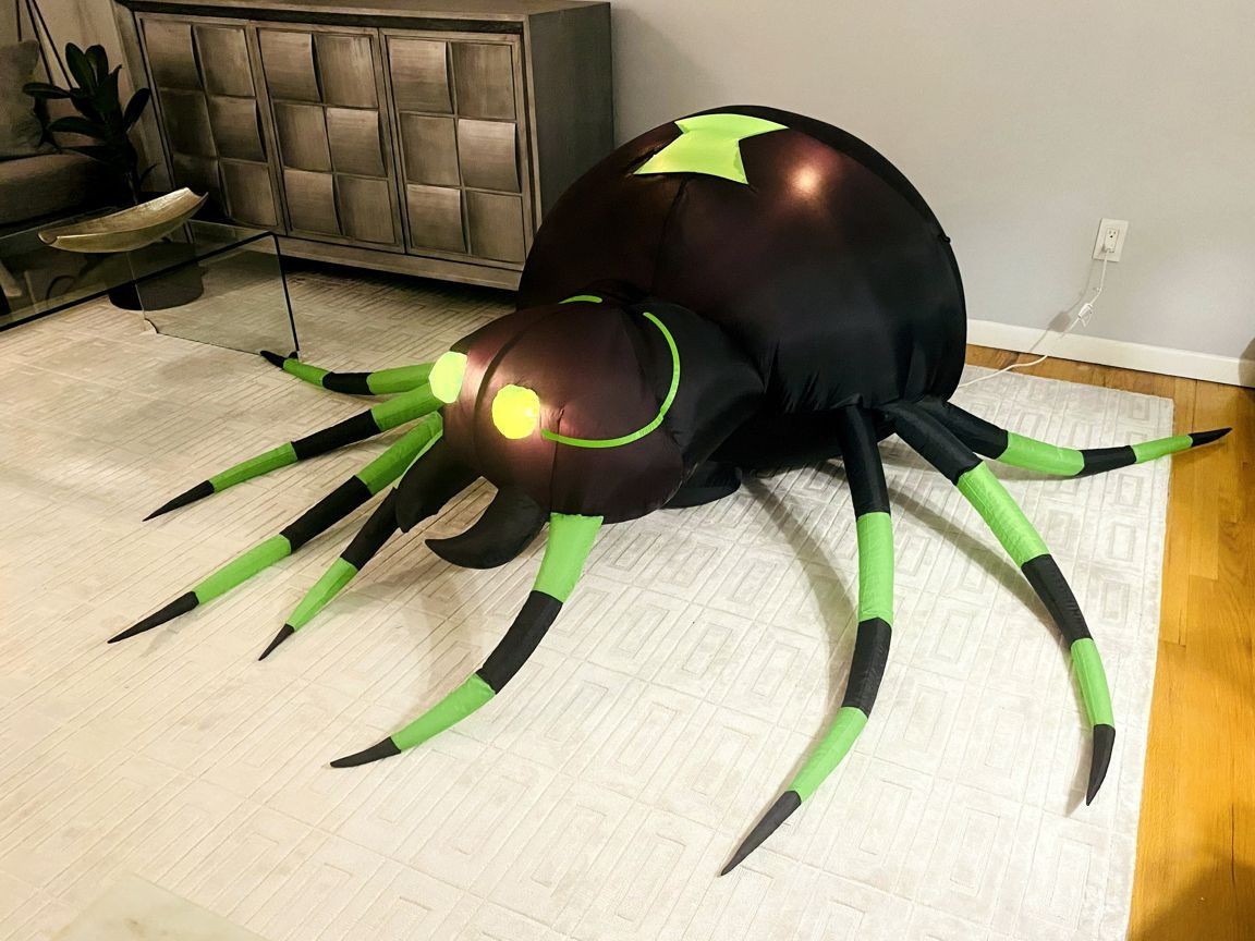 Gemmy Airblown Inflatable Animated Head Turning Spider Halloween 7ft Long