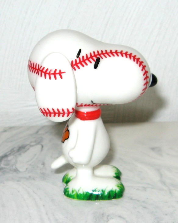 2014 Department 56 Peanuts Snoopy Grand Slam Beagle Porcelain Baseball Figure