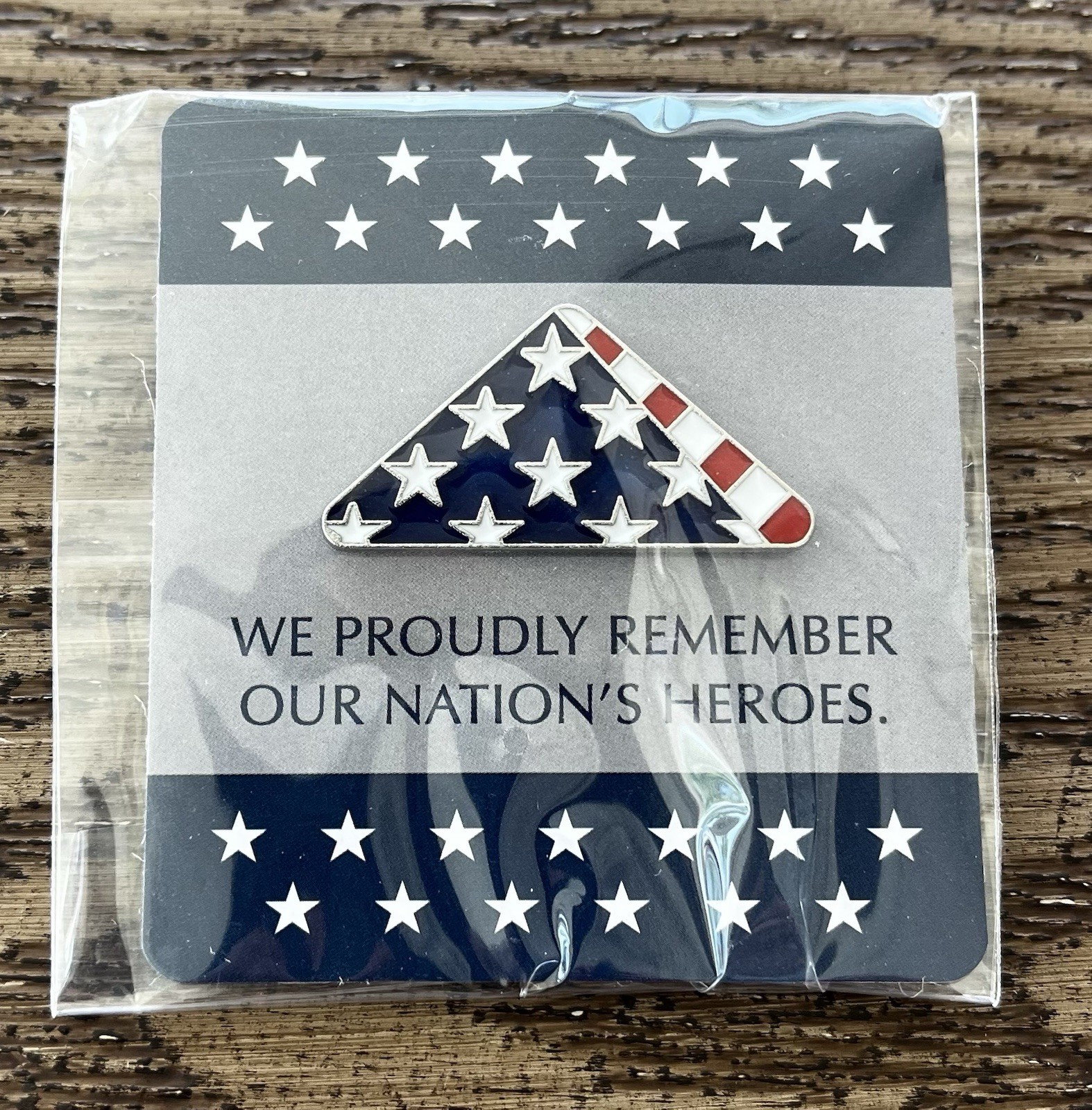Patriotic Folded Flag Pins Remembering Our Nation’s Heroes USA