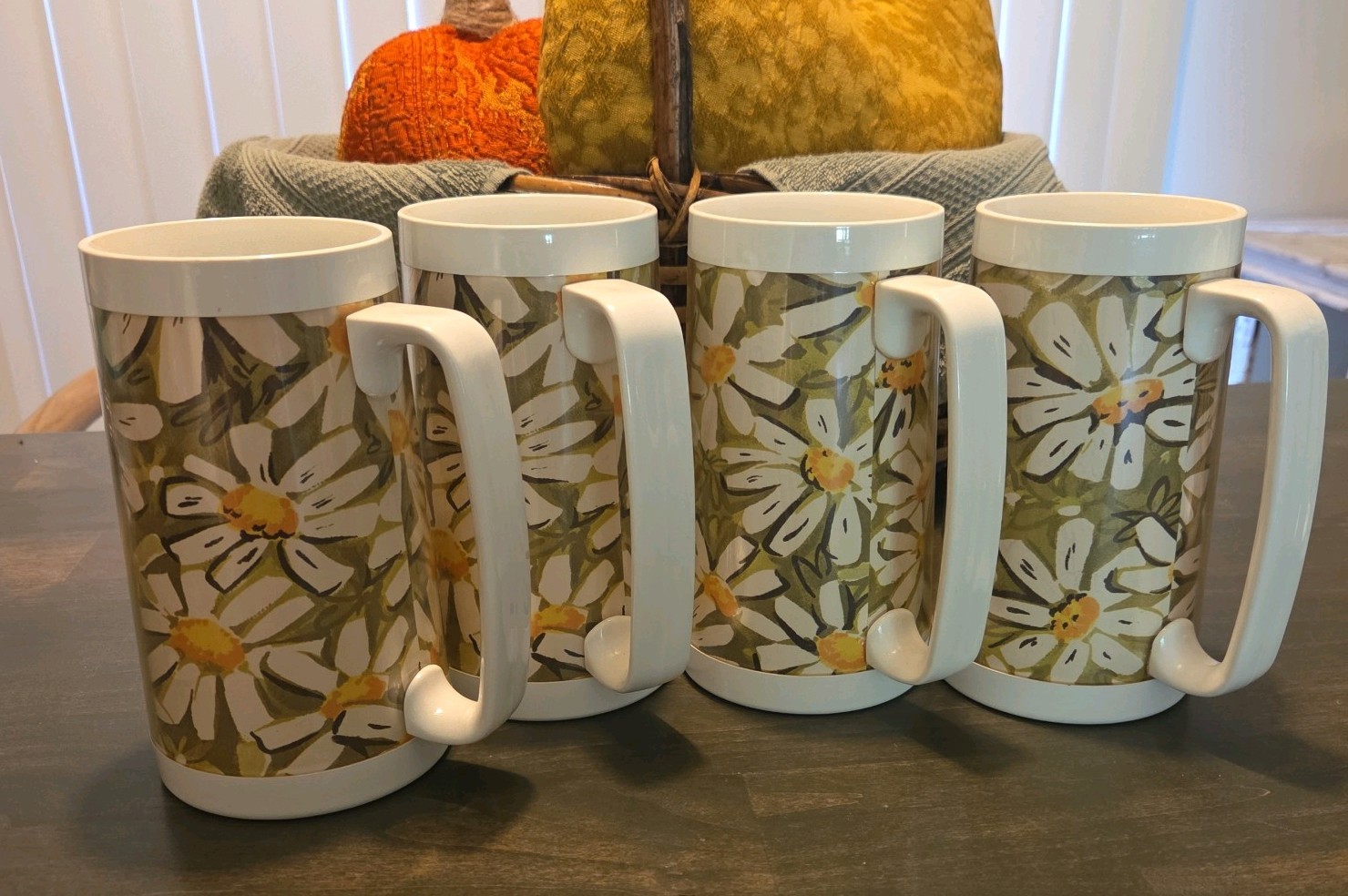 70\'s Thermo Serv Daisies Mugs 6\