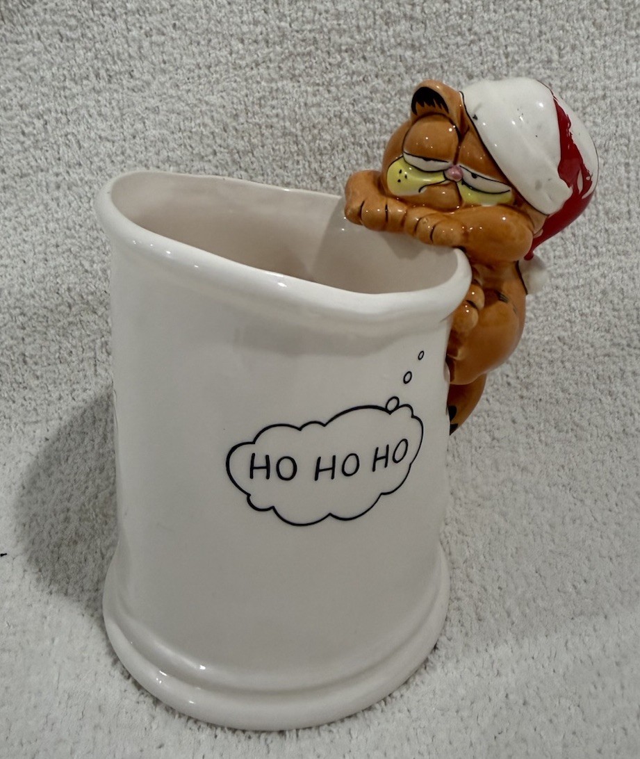 Vintage Enesco Garfield Christmas Ho Ho Ho Ceramic Figural Mug 1981 E-2414