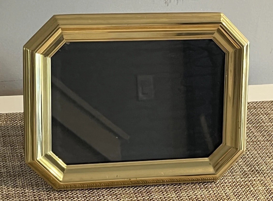 VTG 80s 90s Octagonal Shiny Brass Picture Frame Fits 5x7 Photo Hollywood Glam VTG 80s 90s Octagonal Shiny Brass Picture Frame Fits 5x7 Photo Hollywood Glam