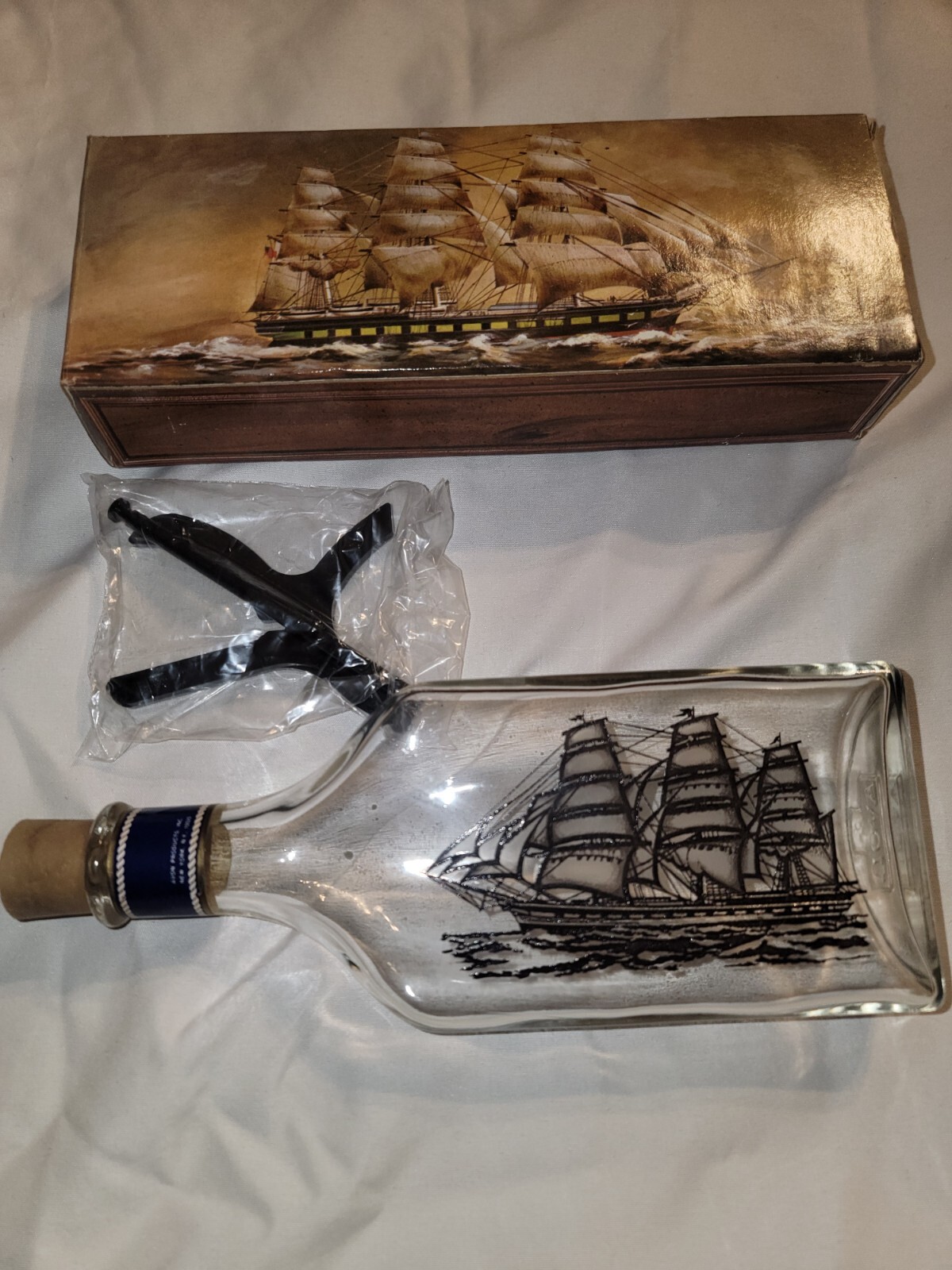 VINTAGE NEW OLD  Avon Captains Pride Ship in a Bottle With Box EMPTY