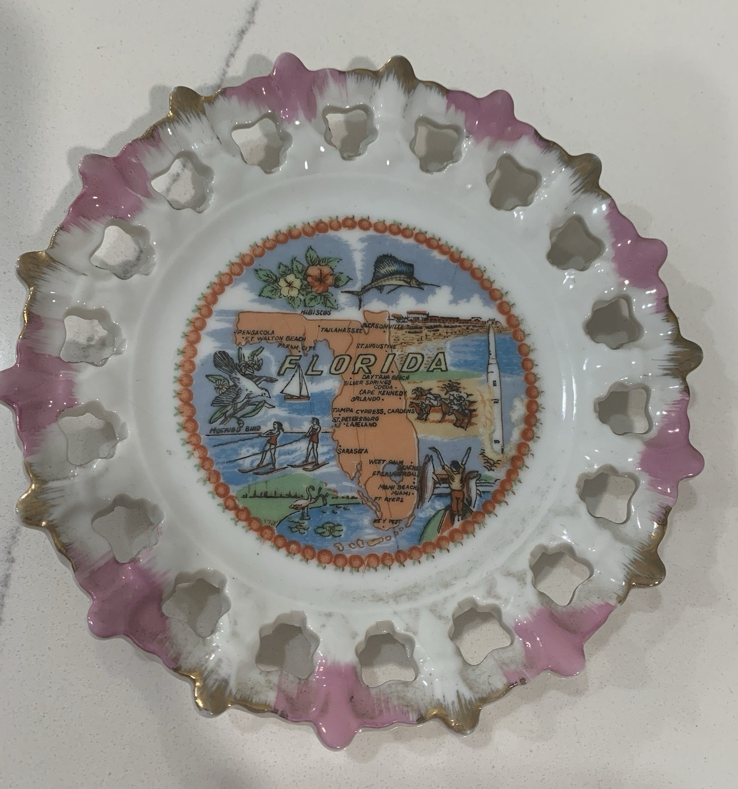 Vintage Florida Souvenir Plate With Pink And Gold Edges. 5” Diameter. ￼￼