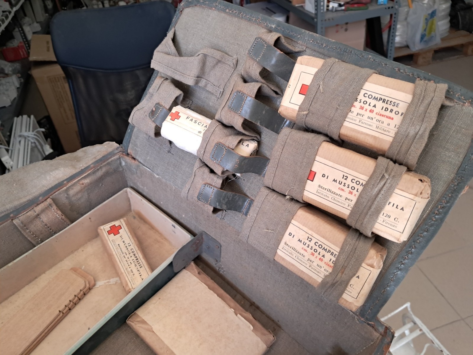 WW2 italian military medical kit