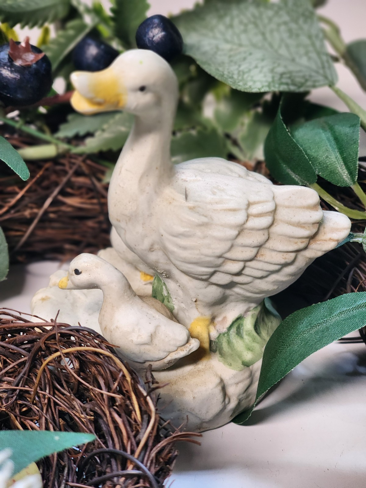 White Mother Duck Figurine, Duck with Ducklings Vintage Decor