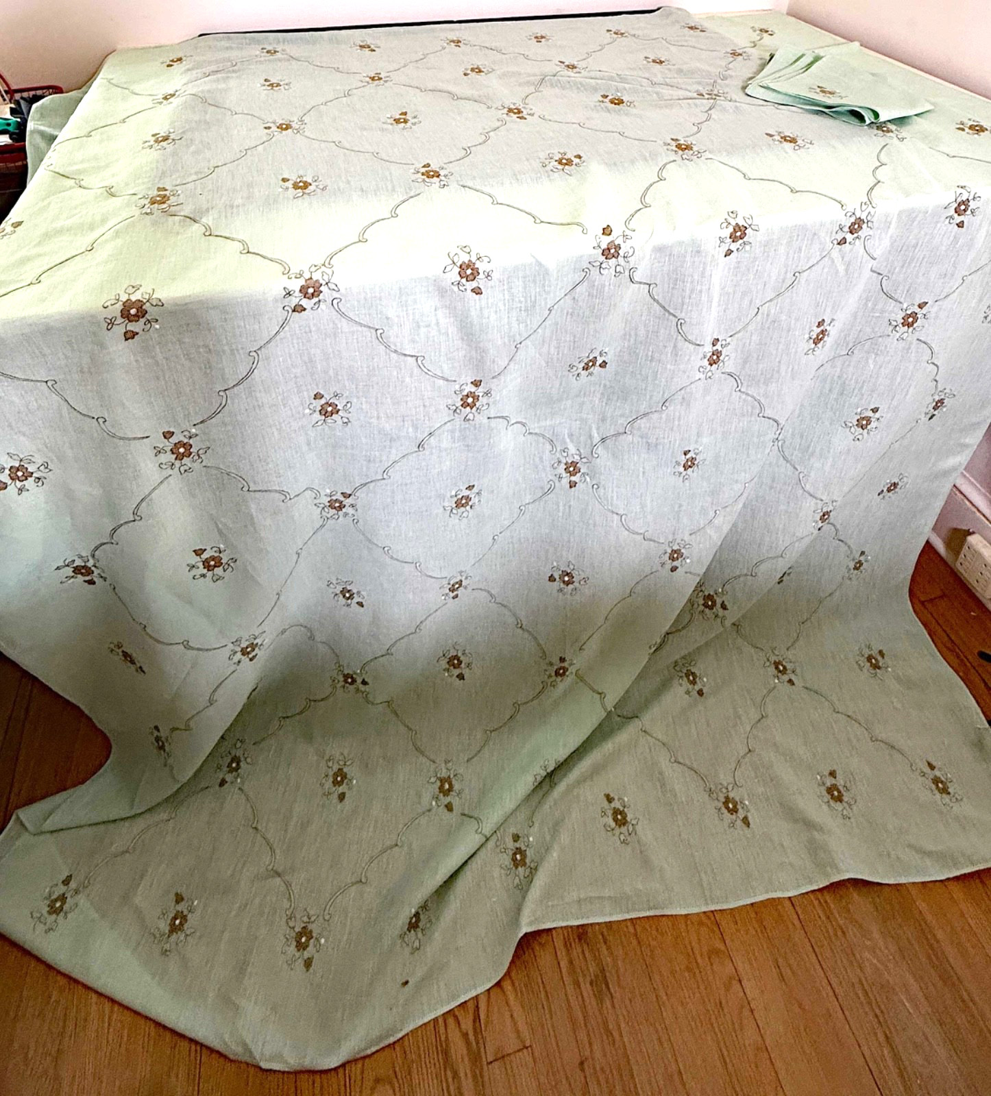 Vintage Madeira Hand Embroidered Linen Tablecloth Set & Napkins -Mint Green B013