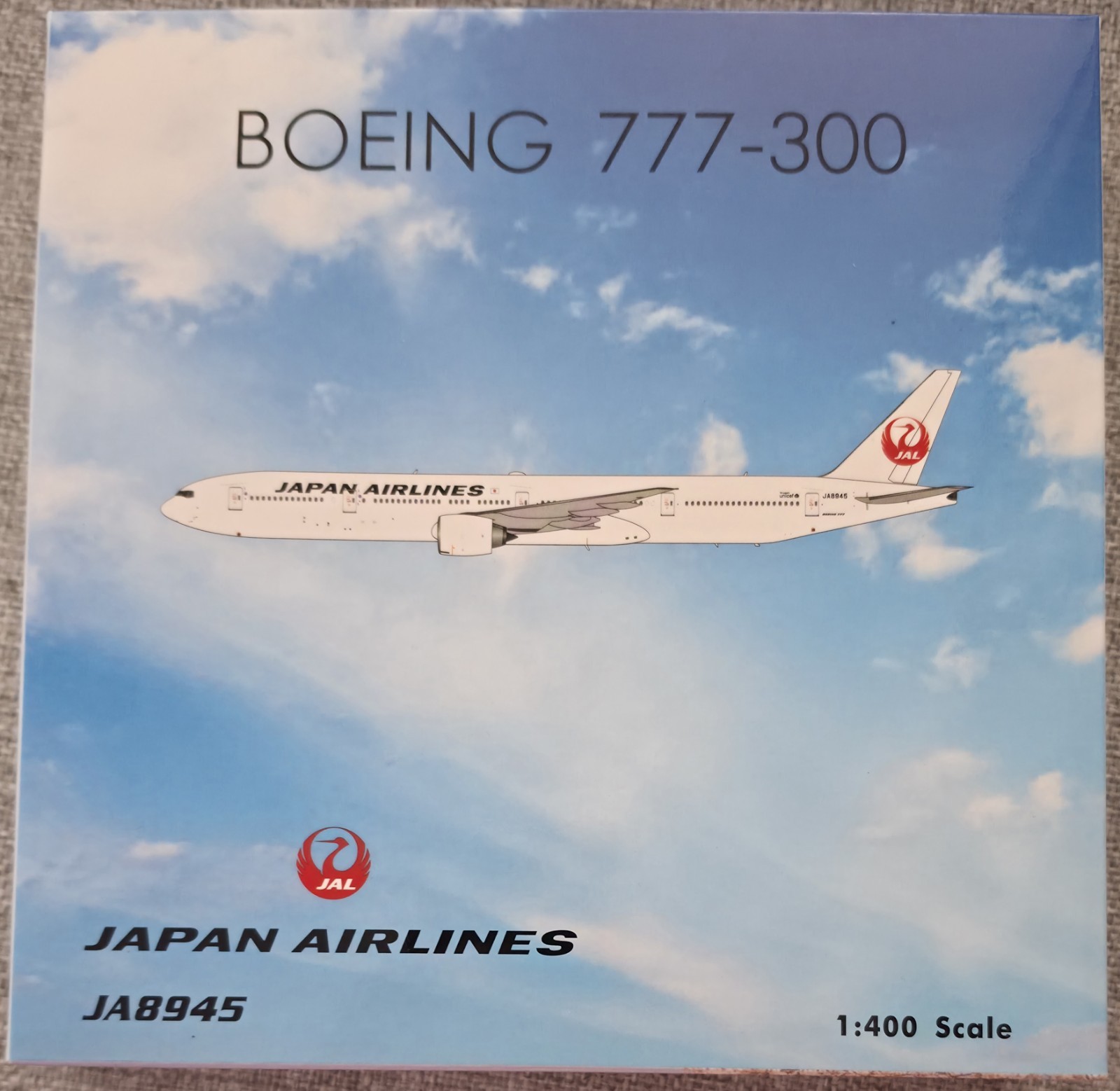 Phoenix 1/400 Japan Airlines Boeing 777-300 JAL JA8945 1:400 Collectors Model