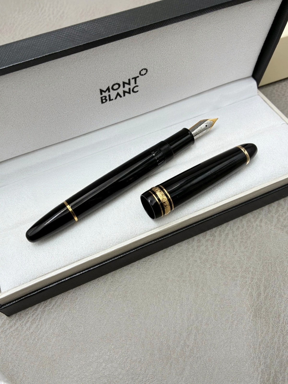Montblanc Classic Meisterstuck 146 Black/Gold Fountain Pen With Gift Box