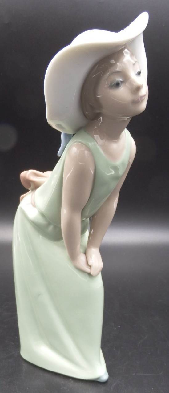 VTG Lladro Curious Girl with Straw Hat #5009 - No box EXC VTG Lladro Curious Girl with Straw Hat #5009 - No box EXC
