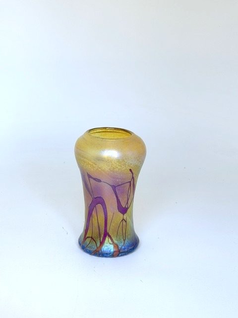 Gold Luster Vase With Red Threading Design. Blown Glass by Saul Alcaraz Gold Luster Vase With Red Threading Design. Blown Glass by Saul Alcaraz