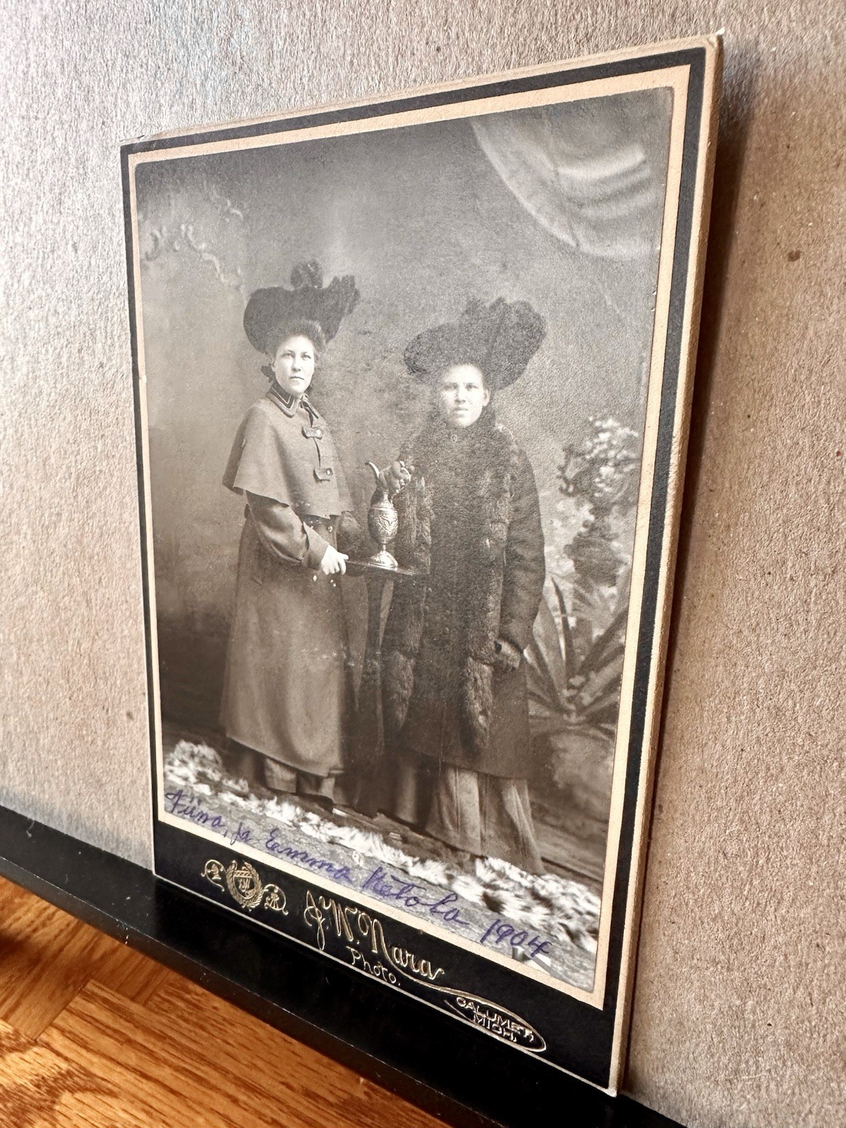 VTG Antique Cabinet Card Photo Calumet Mich. 1904 Tiina & Emma Ketola
