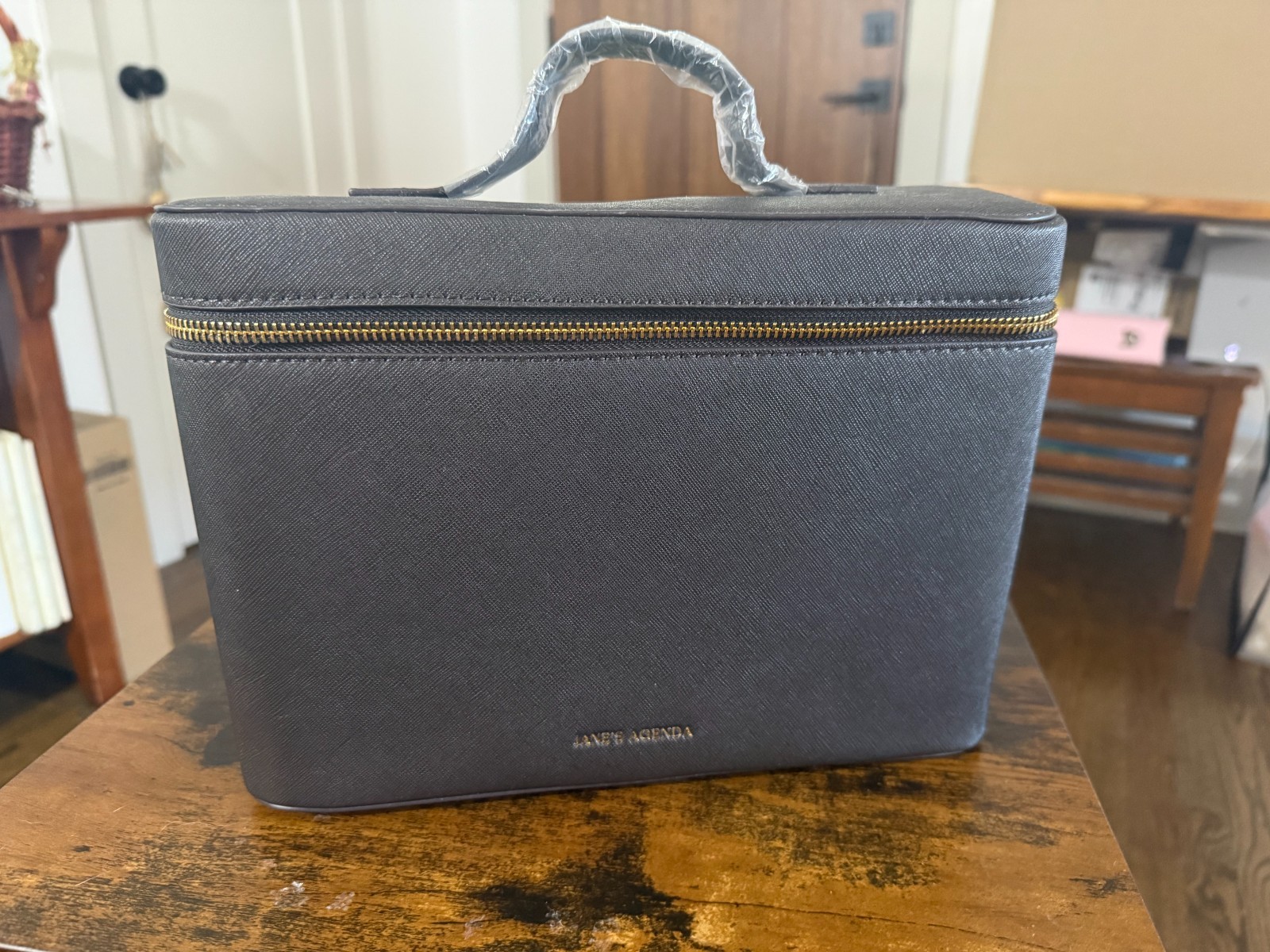 Jane's Agenda Stationery Train Case