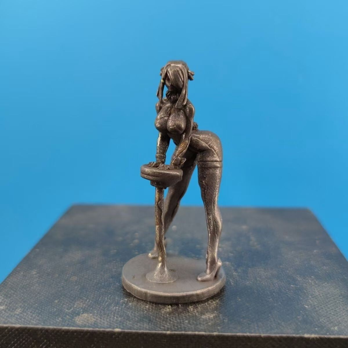Retro Brass Model Sexy Buttocks Raised Seducing Girl Anime Game Decoration Retro Brass Model Sexy Buttocks Raised Seducing Girl Anime Game Decoration